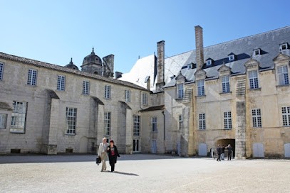 Médiathèque Municipale, Bibliothèque à Saint-Jean-d'Angély
