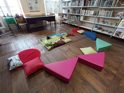 Bibliothèque Hédé-Bazouges, Bibliothèque à Hédé-Bazouges