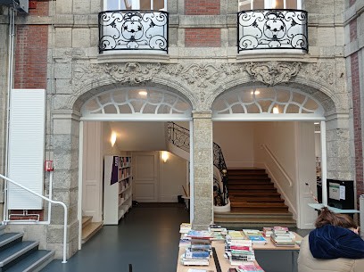 Bibliothèque Guy De Maupassant, Bibliothèque à Saint-Quentin