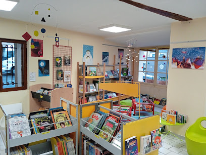 Médiathèque De Scorbé-Clairvaux, Bibliothèque à Scorbé-Clairvaux