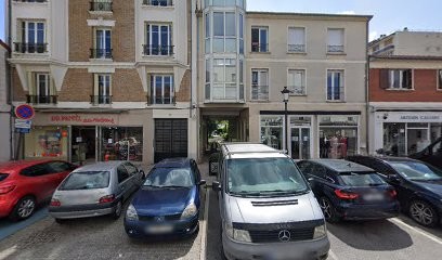 Bibliothèque Carré Médicis, Bibliothèque à Saint-Maur-des-Fossés