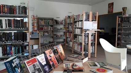 Médiathèque Municipale De Moussac, Bibliothèque à Moussac