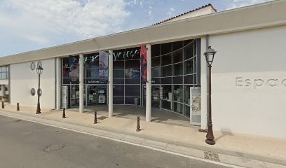 Médiathèque Municipale, Bibliothèque à Saintes-Maries-de-la-Mer