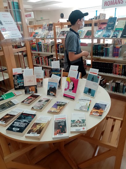 Médiathèque Municipale, Bibliothèque à Bréville