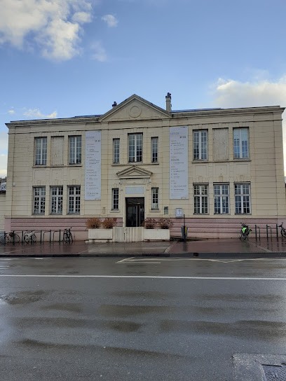 Bibliothèque De Maisons-Laffitte, Bibliothèque à Maisons-Laffitte